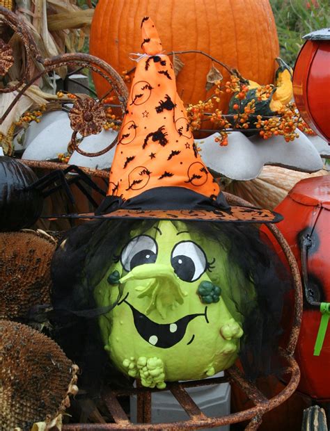 Halloween pumpkin with witchg hat